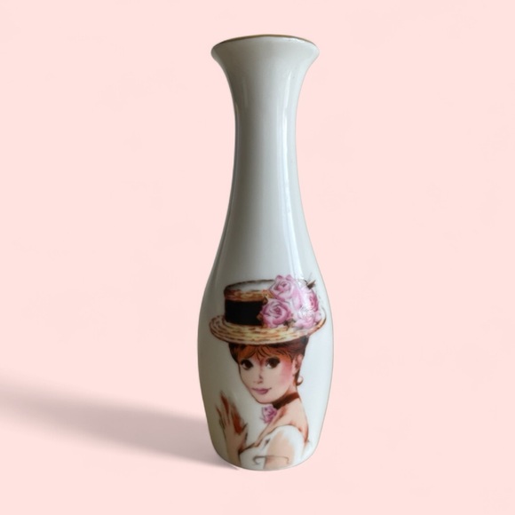 Vintage Retro Bud Vase - Audrey Hepburn-esque - Picture 1 of 9